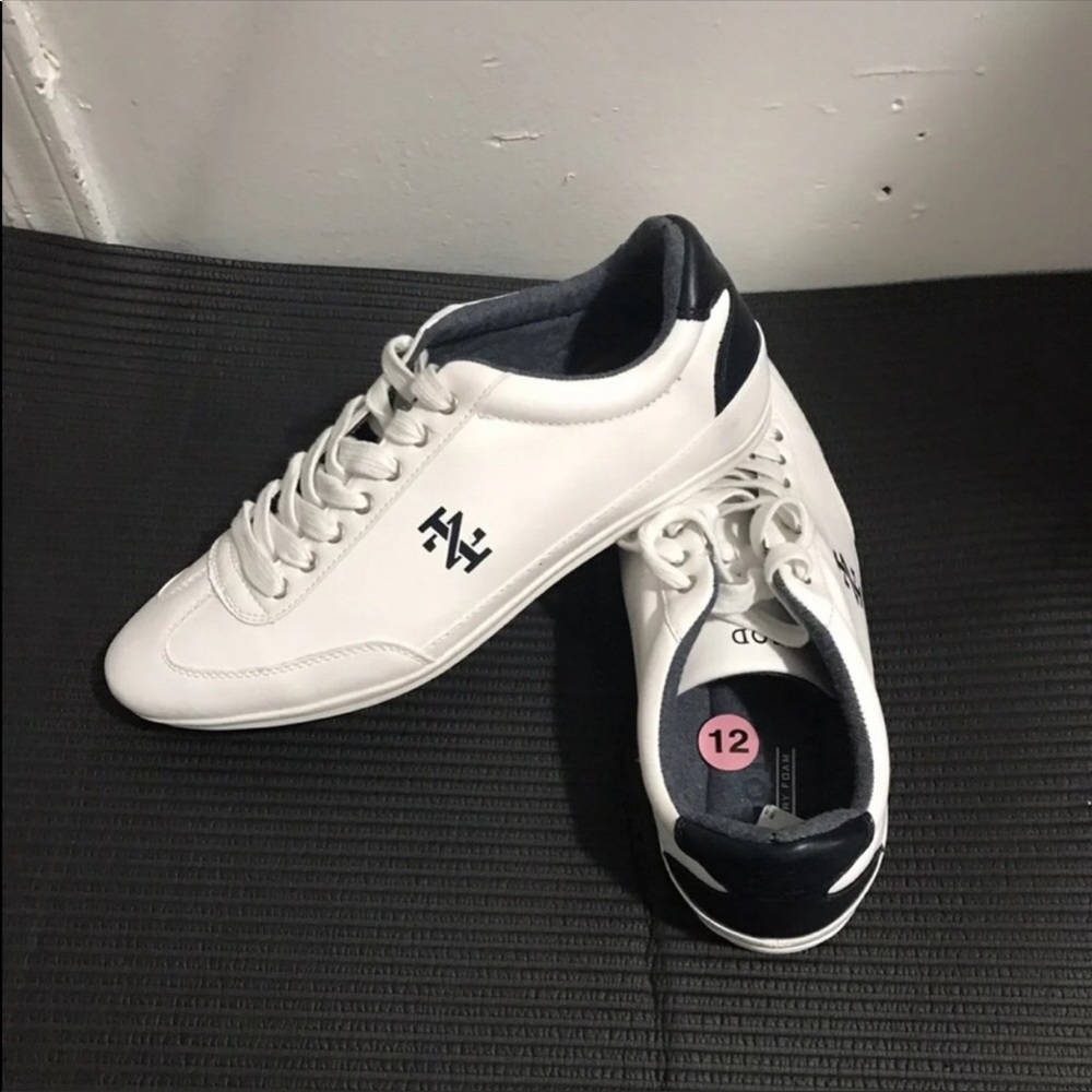 NEW IZOD Lion Men’s Sneakers